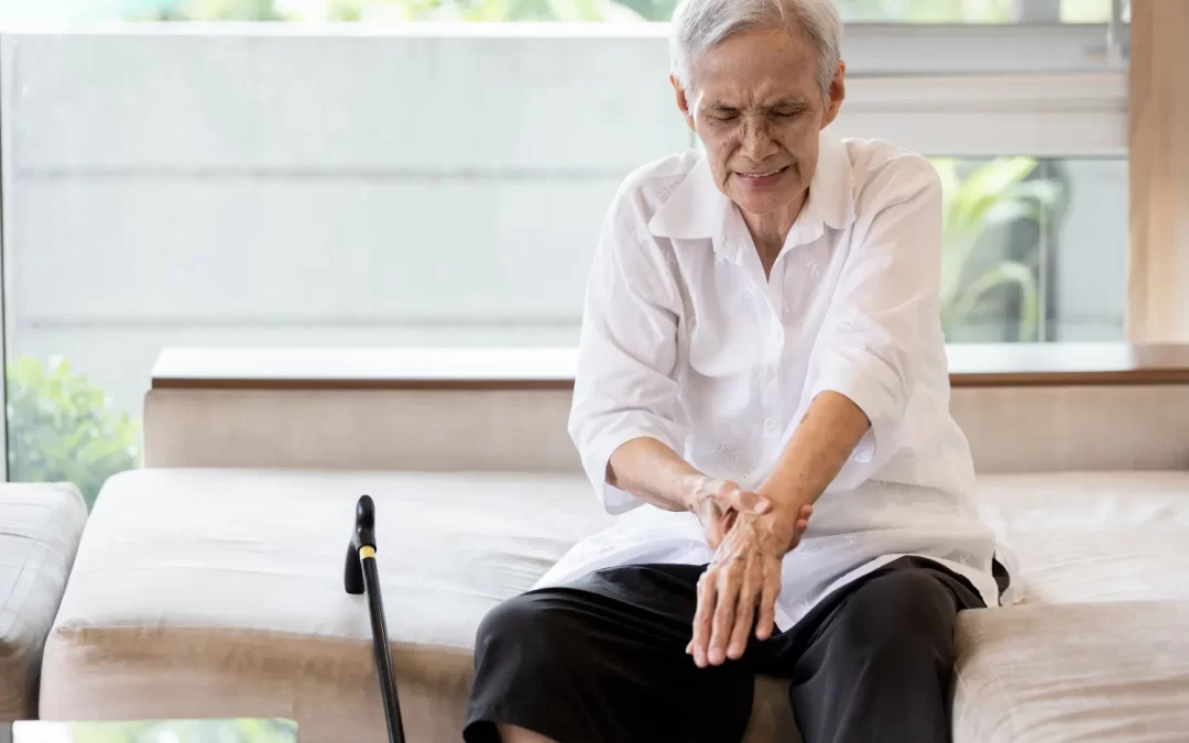 Cuidando a Nuestros Mayores: Abordando las Enfermedades Crónicas con Compasión